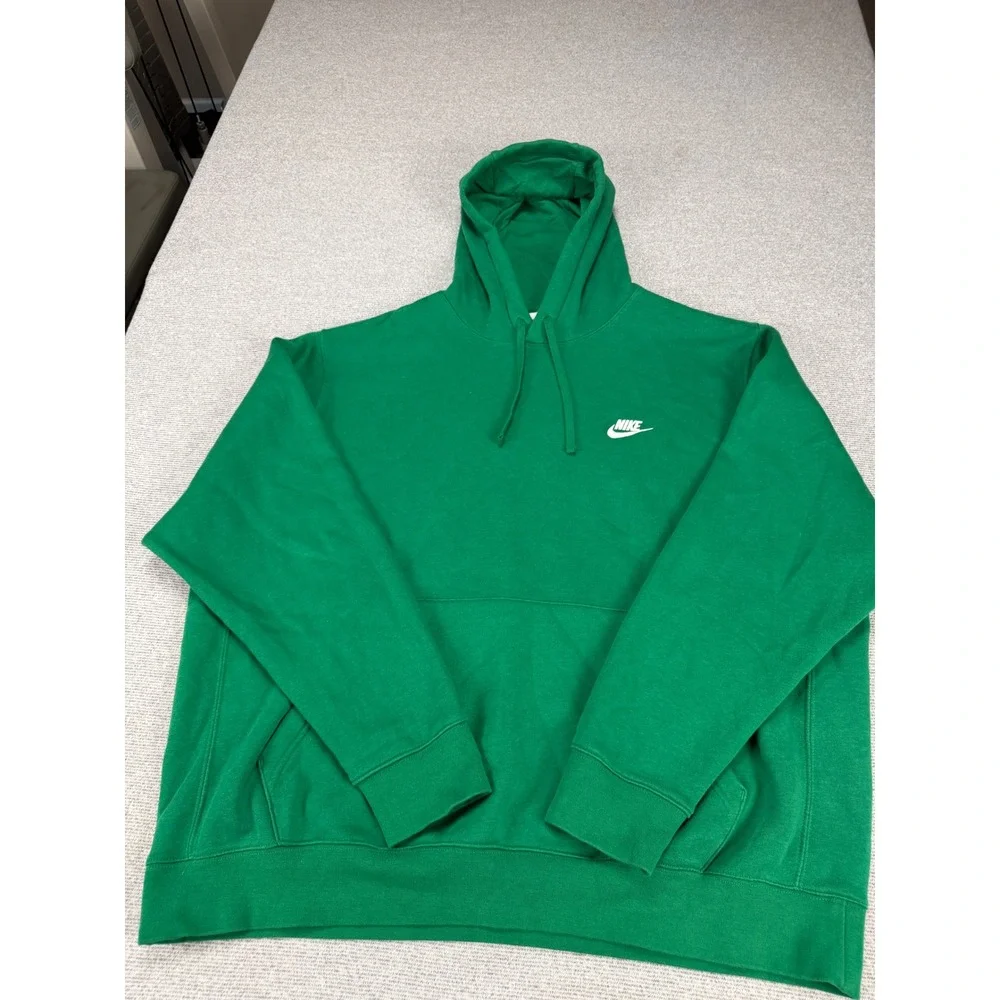 Nike sportswear club